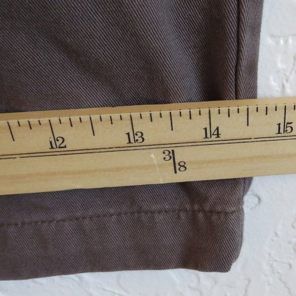 Izod* Men's 1.5" Belt Loop Front Pleat Multipocketed Chino Shorts~ Size 40 Waist - Picture 6 of 7